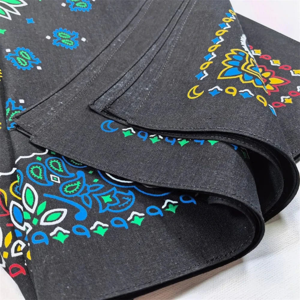Svart Paisley Bandana med Flerfärgat Tryck