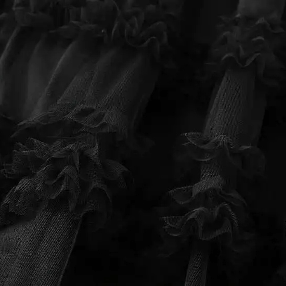 Tyllkjol med strukturerad spets