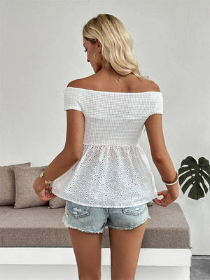 Vit off shoulder-blus i broderie anglaise med knutdetalj